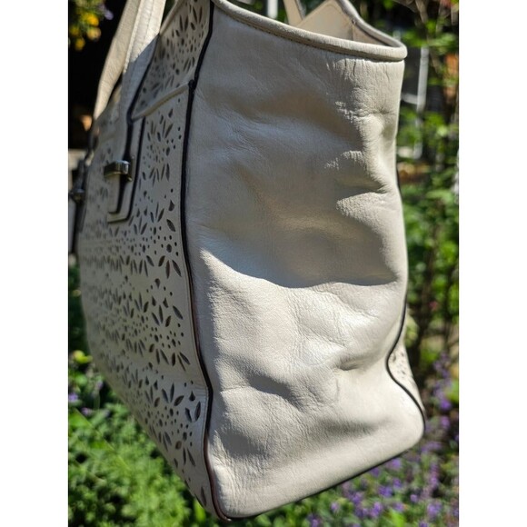 Coach Taylor Eyelet Carry-all - Picture 5 of 16